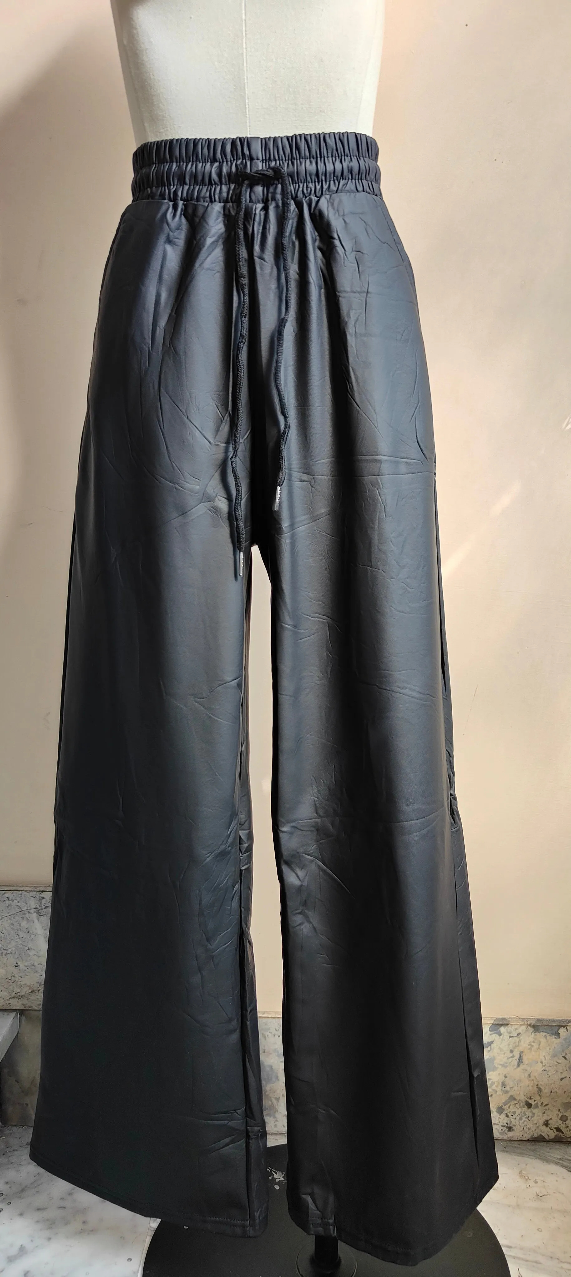 Pantaloni ecopelle