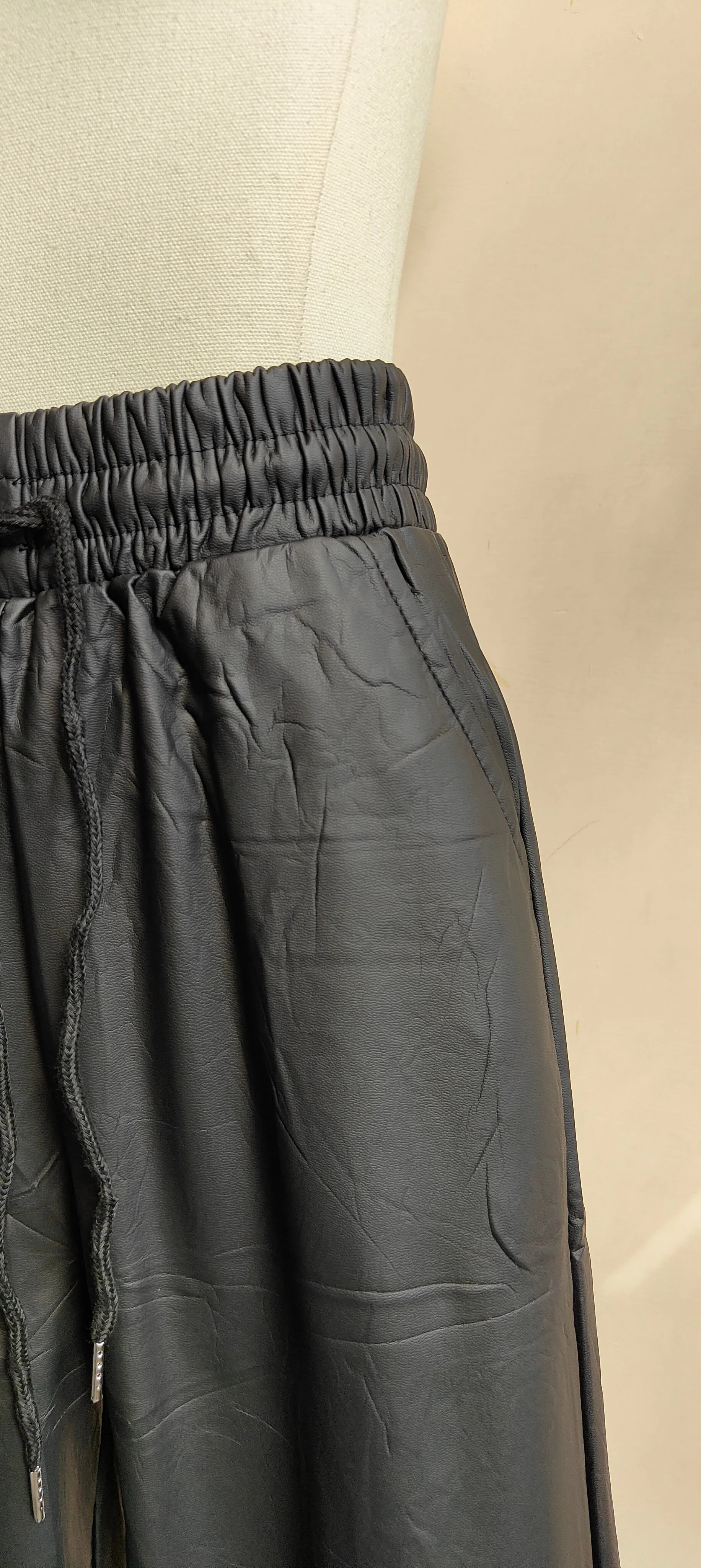 Pantaloni ecopelle