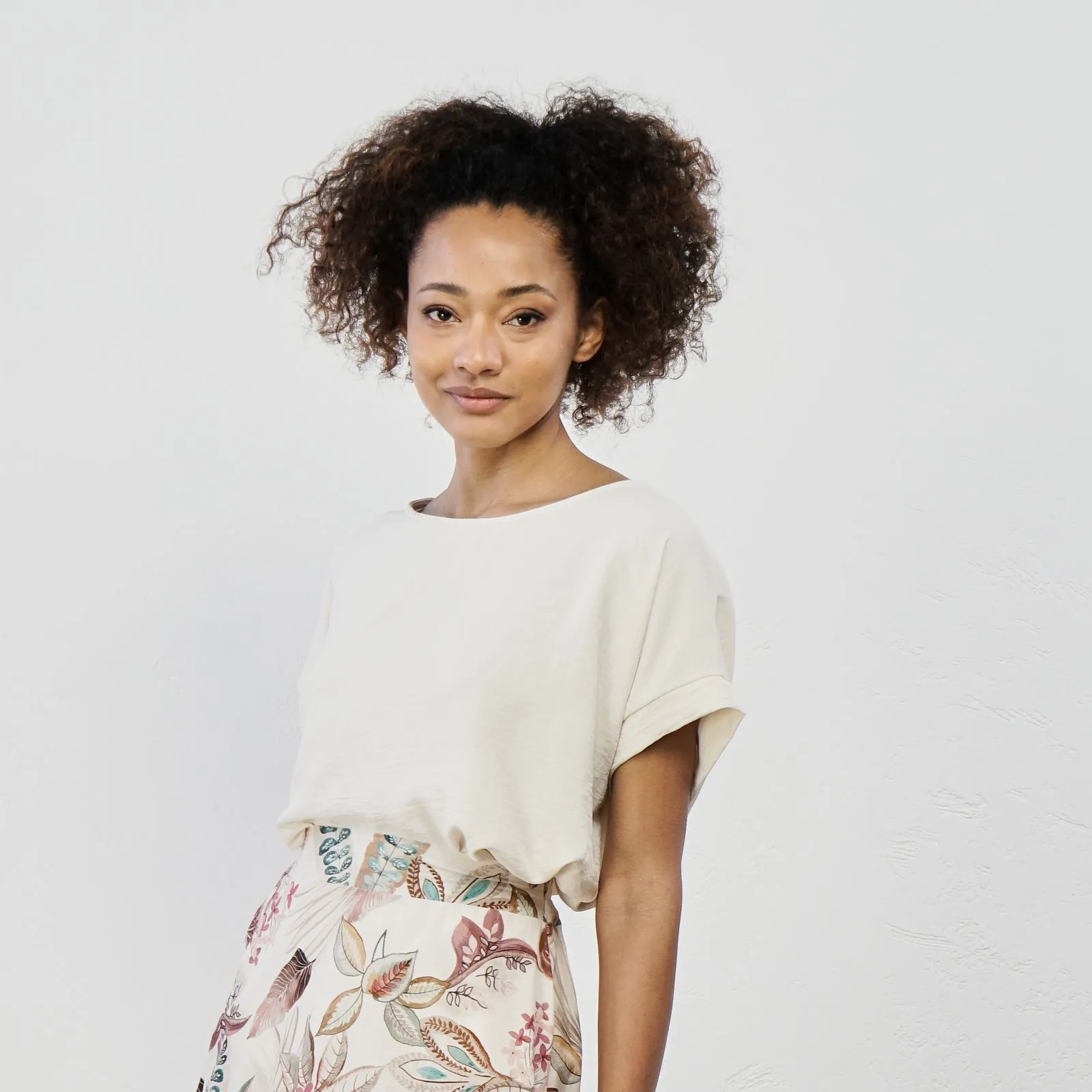 T-shirt bianca con maniche corte