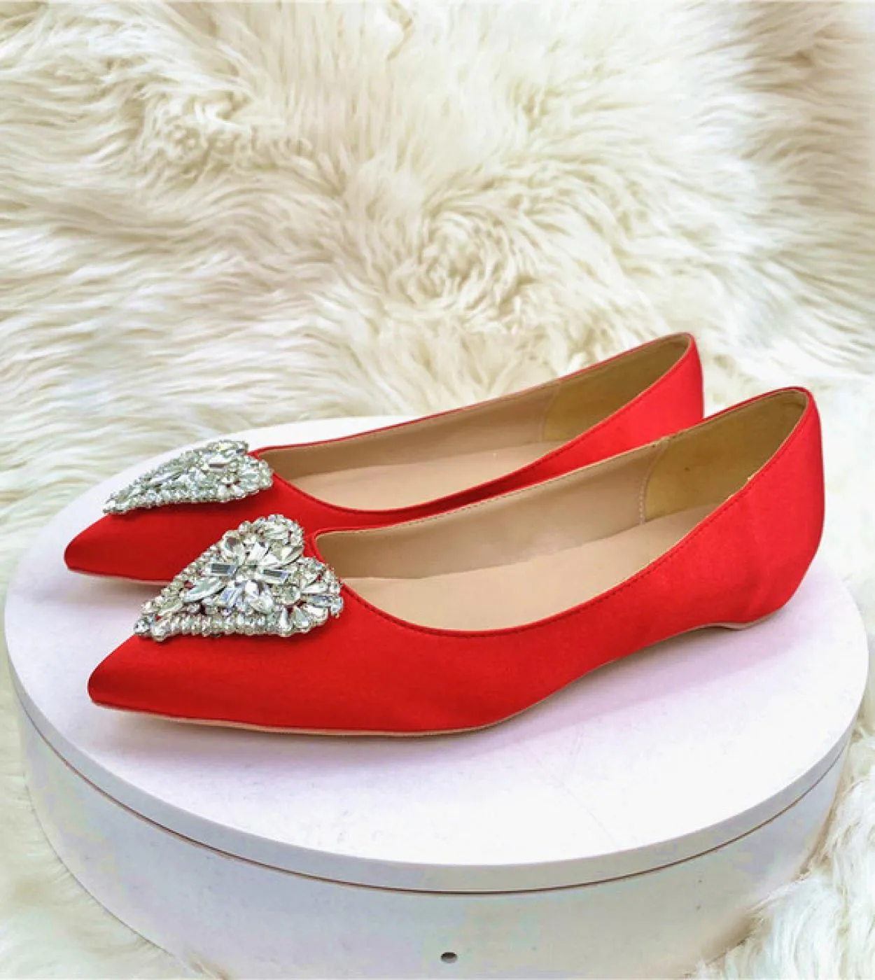 Tikicup Crystal Sweetheart Decor Women Scarpe piatte con punta a punta in raso Ladies Comode Slip On Ballets Red Nude Plus Size